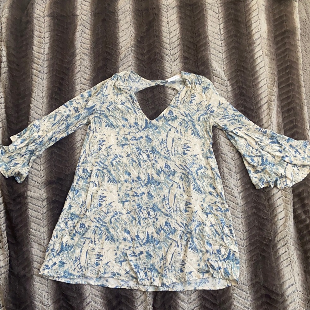 Women’s light weight bell sleeves dress
